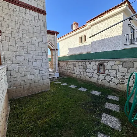 Alaçatı Stone House Fun - With Private Pool Villa
