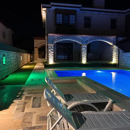 Villa Alaçatı Stone House Fun - With Private Pool