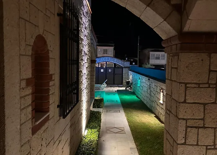 Alaçatı Stone House Fun - With Private Pool *