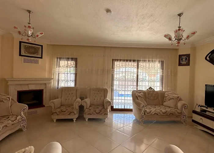 Alaçatı Stone House Fun - With Private Pool *