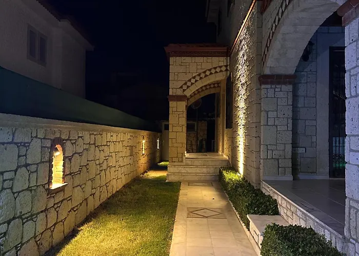 Alaçatı Stone House Fun - With Private Pool Çeşme