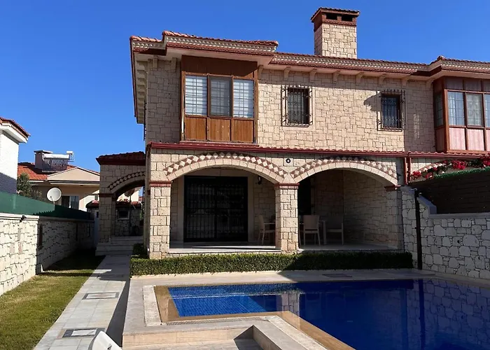 Alaçatı Stone House Fun - With Private Pool Villa