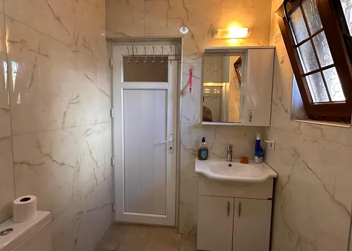 Alacati Stone House Fun - With Private Pool فيلة *