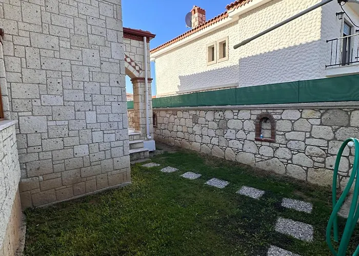 Alacati Stone House Fun - With Private Pool فيلة